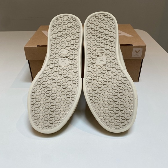 Veja Campo Sneaker Extra White/Matcha Suede size 37EU/6US New in Box - Picture 8 of 8